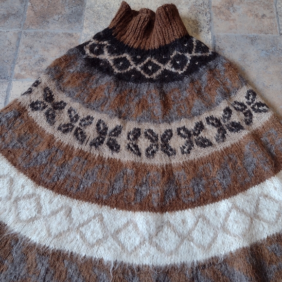 Boho sweater poncho with fringe - Picture 3 of 5